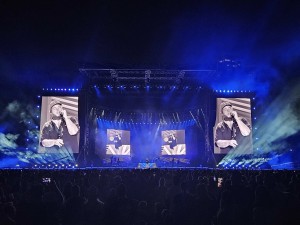 Ayrton lighting, MDG atmospherics and GrandMA3 lighting control selected for Luke Combs’ fourth Australian tour