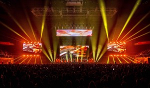 La Raíz return to the stage with Ayrton Cobra light show