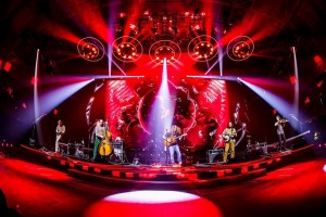 Chauvet helps Lüz Studio create vibes for Billy Strings