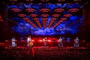 Chauvet helps Lüz Studio create vibes for Billy Strings