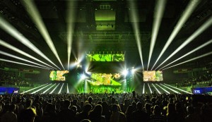 La Raíz return to the stage with Ayrton Cobra light show